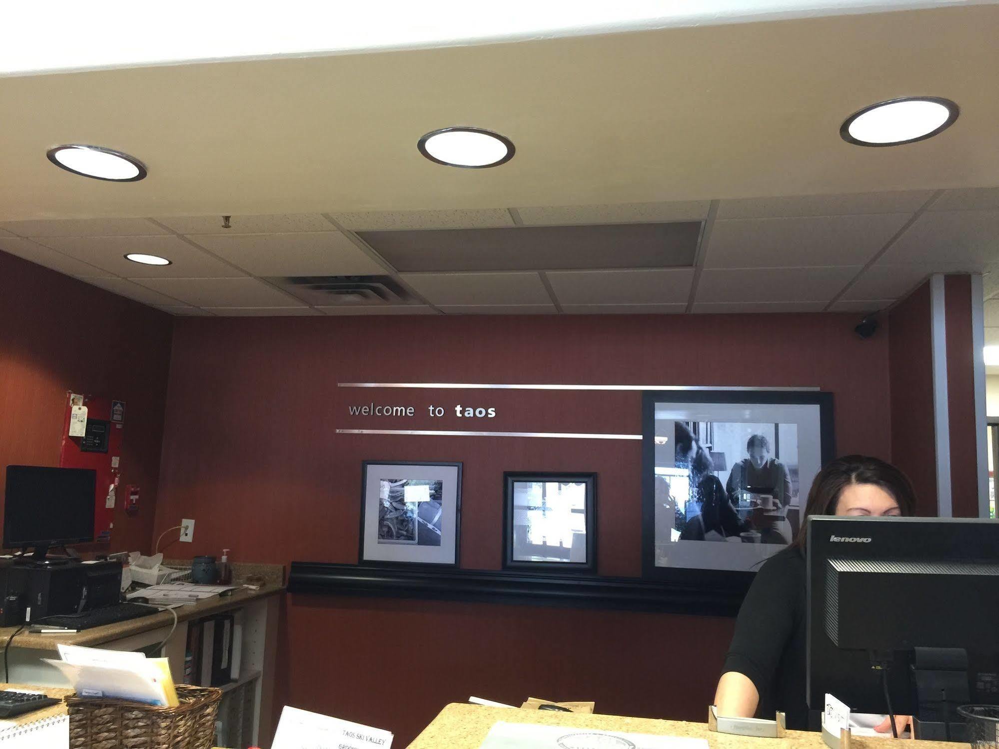 Hampton Inn Taos Ngoại thất bức ảnh